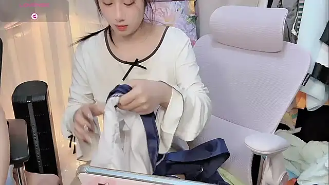 Yvonne-07 online show from 3, 2, 2026