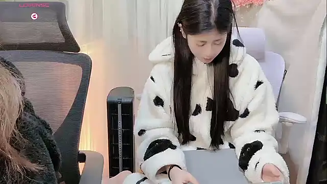 Yvonne-07 online show from 9, 1, 2026