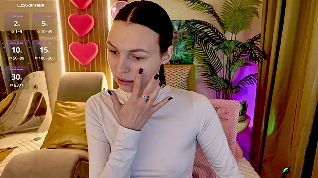 MaxinCarroll online show from 8, 4, 2026