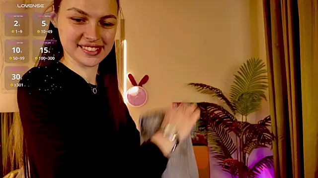 MaxinCarroll online show from 13, 4, 2026