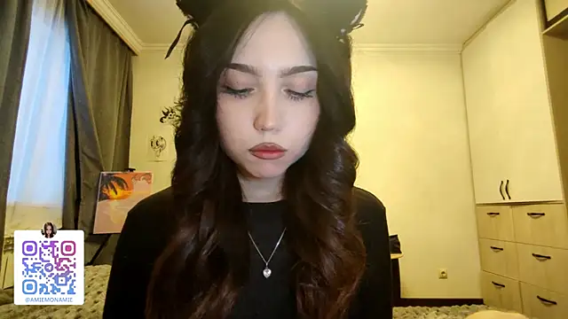 Qwami Amie online show from 23, 12, 2025