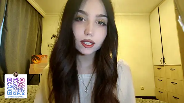 Qwami Amie online show from 21, 12, 2025