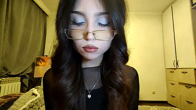 Qwami Amie online show from 20, 12, 2025