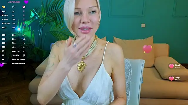 Lindsi Luvviv online show from 3, 7, 2026