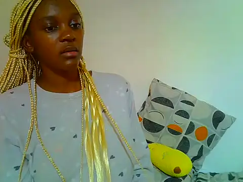 Snapshot of PetiteDoll_06 chatting on 25, 4, 2026 PetiteDoll 06 online show from 25, 4, 2026