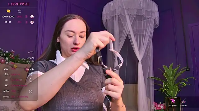 sasha strip online show from 18, 12, 2025