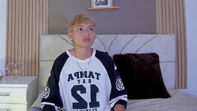 tefi meow  online show from 11, 4, 2026