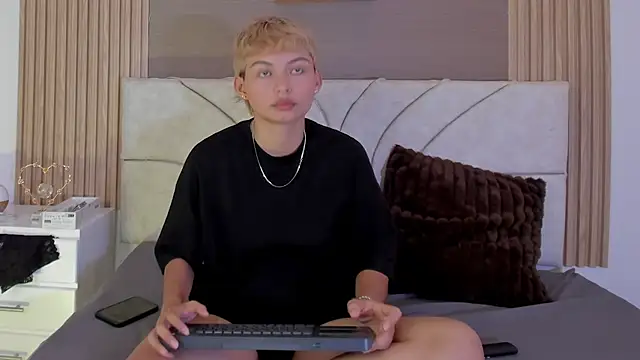 tefi meow  online show from 22, 4, 2026