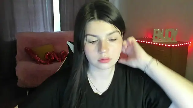KisaModel online show from 3, 6, 2026