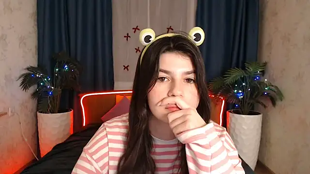 KisaModel online show from 15, 12, 2025