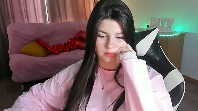 Snapshot of KisaModel chatting on 6, 6, 2026 KisaModel online show from 6, 6, 2026