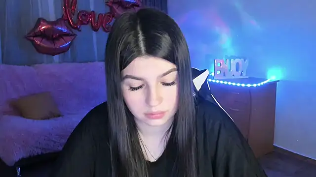 KisaModel online show from 18, 4, 2026