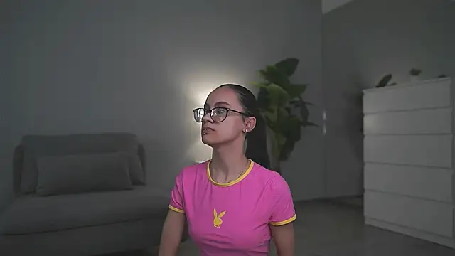 ValexieLux online show from 6, 4, 2026