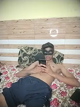 xoupleaura online show from 5, 4, 2026