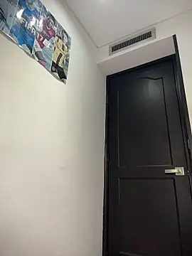 Annyhathatway online show from 7, 1, 2026