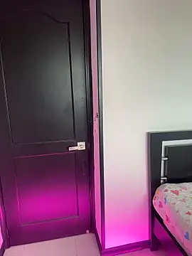 Annyhathatway online show from 20, 12, 2025