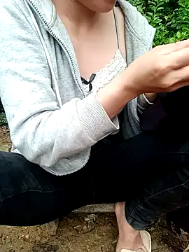 Snapshot of little-effy chatting on 9, 6, 2026 little-effy online show from 9, 6, 2026