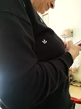 Snapshot of NovaMia chatting on 7, 4, 2026 NovaMia online show from 7, 4, 2026