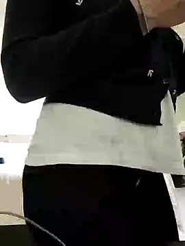 Snapshot of NovaMia chatting on 8, 4, 2026 NovaMia online show from 8, 4, 2026