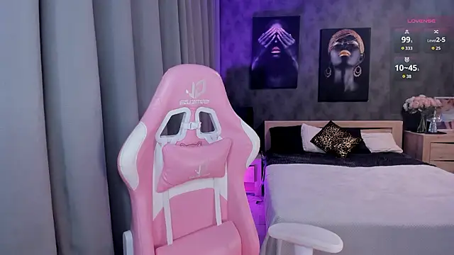 LanaMiracle online show from 8, 2, 2026