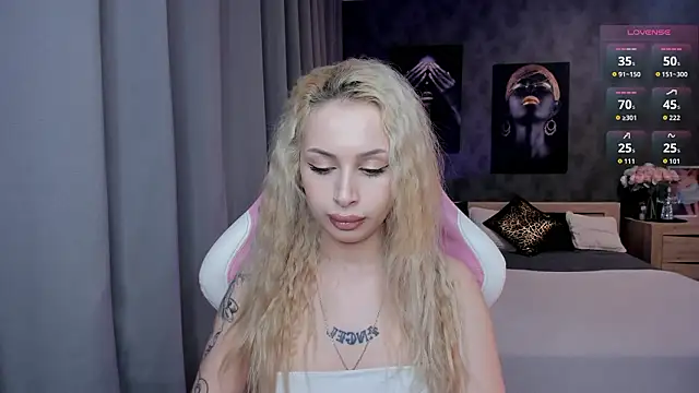 LanaMiracle online show from 10, 2, 2026