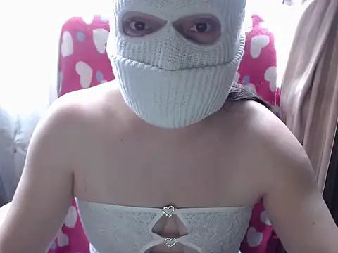 Snapshot of 666maskgirl chatting on 12, 5, 2026 666maskgirl online show from 12, 5, 2026
