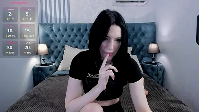 LisaBevy online show from 17, 12, 2025