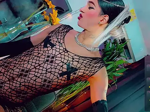 agathaferrer3 online show from 20, 4, 2026