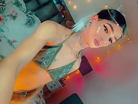 agathaferrer3 online show from 4, 2, 2026