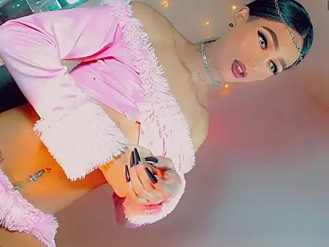 agathaferrer3 online show from 5, 2, 2026