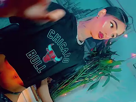 agathaferrer3 online show from 10, 4, 2026