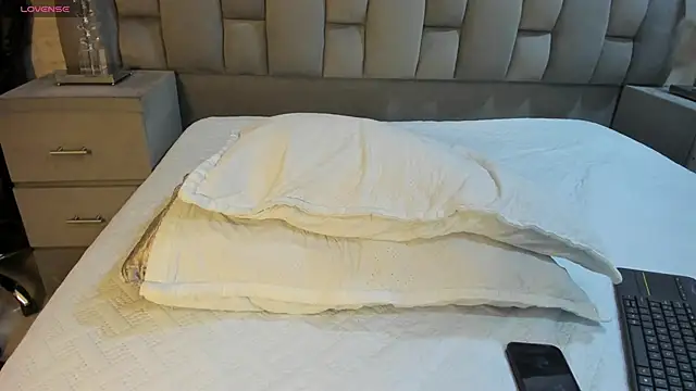 AlaskaFlowerss  online show from 21, 12, 2025