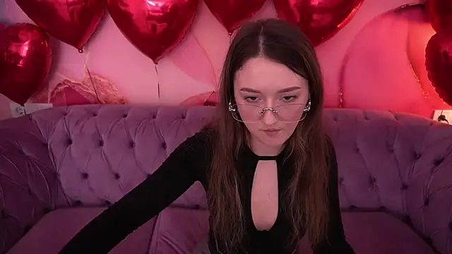 Snapshot of CyrenaLuxe chatting on 12, 2, 2026 CyrenaLuxe online show from 12, 2, 2026