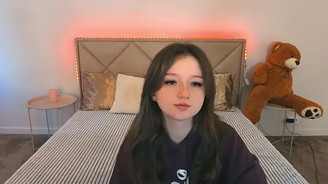 CyrenaLuxe online show from 10, 4, 2026