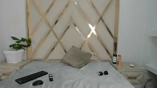 Selenaasm online show from 5, 2, 2026