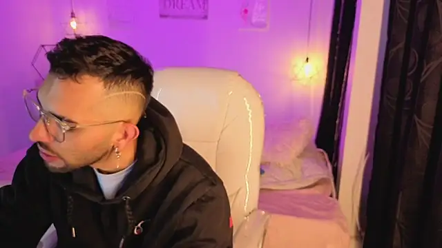 annie and ryan online show from 20, 12, 2025