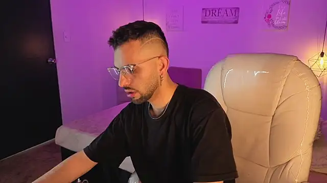 annie and ryan online show from 19, 12, 2025