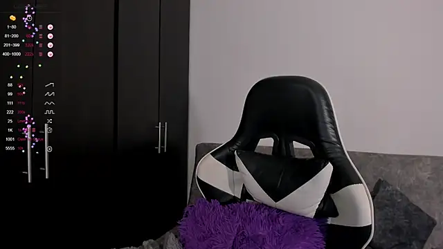 hotcami s online show from 1, 4, 2026