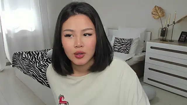 Brunette Charm online show from 7, 3, 2026