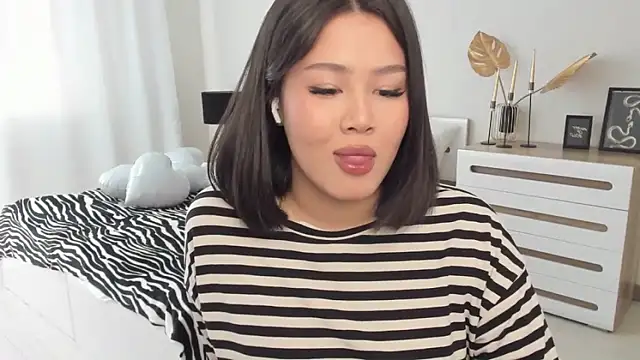 Brunette Charm online show from 11, 3, 2026