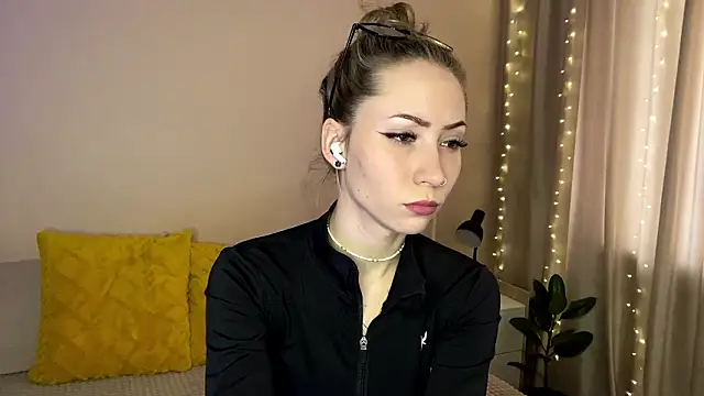 sun under skyy online show from 22, 2, 2026