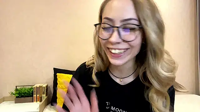 sun under skyy online show from 18, 12, 2025