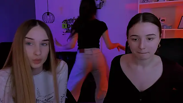 mila firee online show from 21, 4, 2026