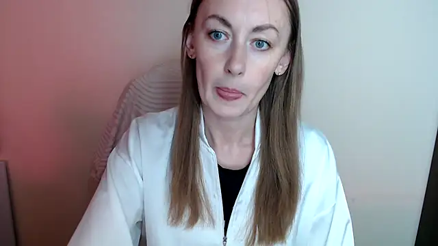 Snapshot of LiaSeass_ chatting on 4, 7, 2026 LiaSeass online show from 4, 7, 2026