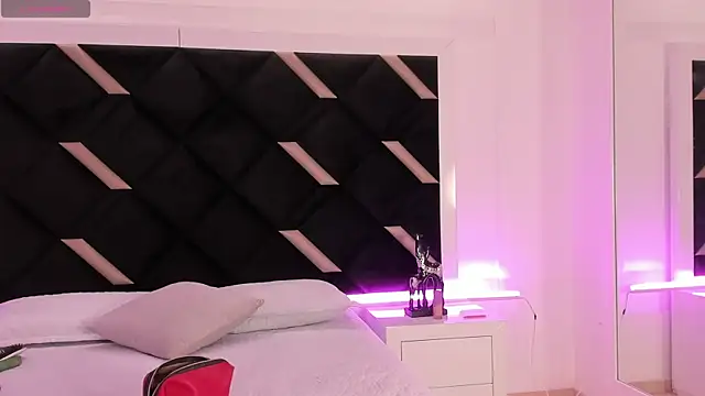 Lunara Vall online show from 21, 4, 2026