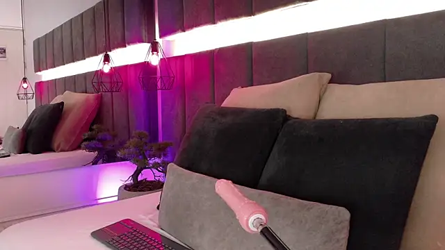 luna blannco online show from 9, 1, 2026