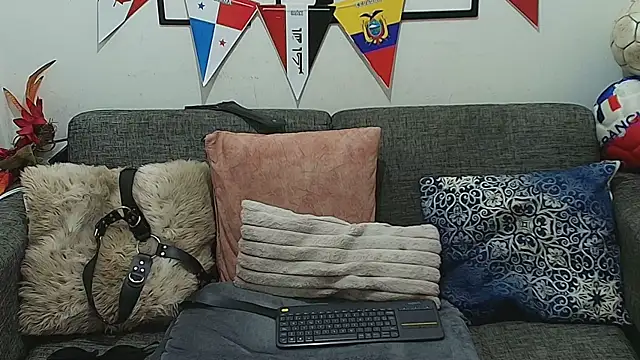 Snapshot of Laura_hotmilf chatting on 7, 7, 2026 Laura hotmilf online show from 7, 7, 2026