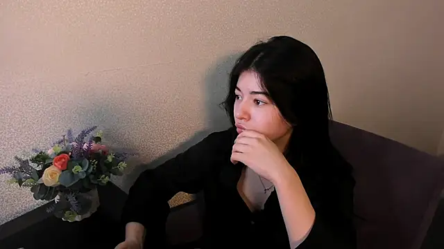 Snapshot of LisaColee chatting on 6, 5, 2026 LisaColee online show from 6, 5, 2026