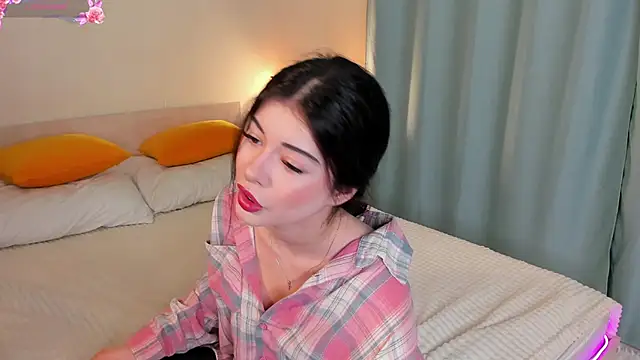 Snapshot of LisaColee chatting on 22, 5, 2026 LisaColee online show from 22, 5, 2026