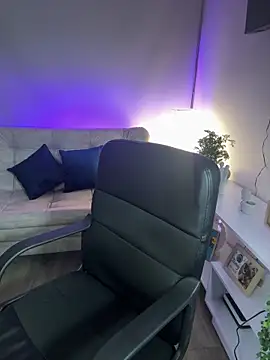 emily kate  online show from 4, 3, 2026